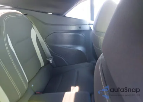 2019 Chevrolet Camaro 1Lt z USA, uszkodzony, nr VIN 1G1FB3DX2K0143041